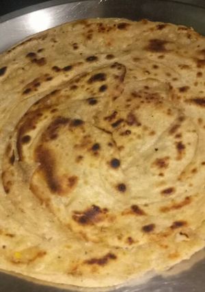 A picture of Chilli Garlic laccha parantha.