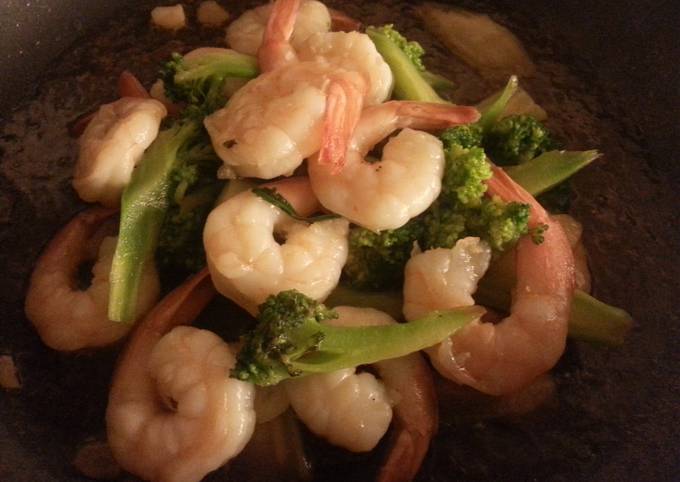 Simple Way to Prepare Super Quick Homemade Shrimp broccoli stir fry in oyster sauce