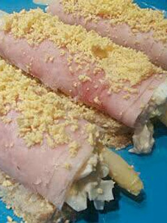 Una foto de Canelones fríos de jamón York y espárragos