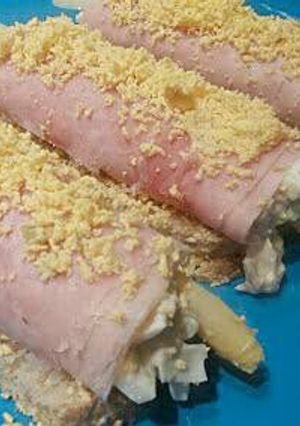 Una foto de Canelones fríos de jamón York y espárragos