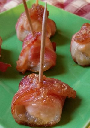 A picture of Sweet Chicken Bacon Wraps.