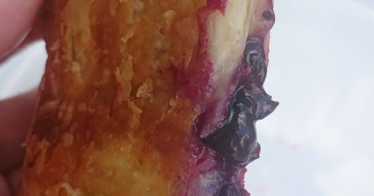 Camembert Cheese And Blueberry Puff Pastry
