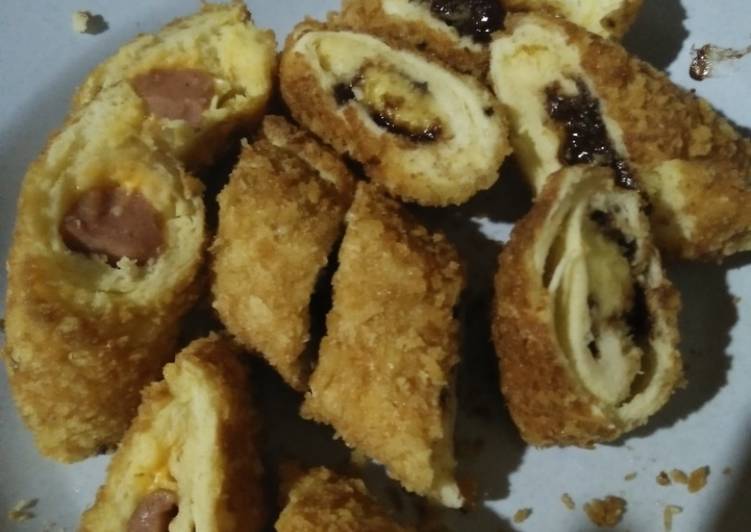 Resep Risol Goreng Pisang Leleh (roti goreng pisang coklat) yang Enak Banget