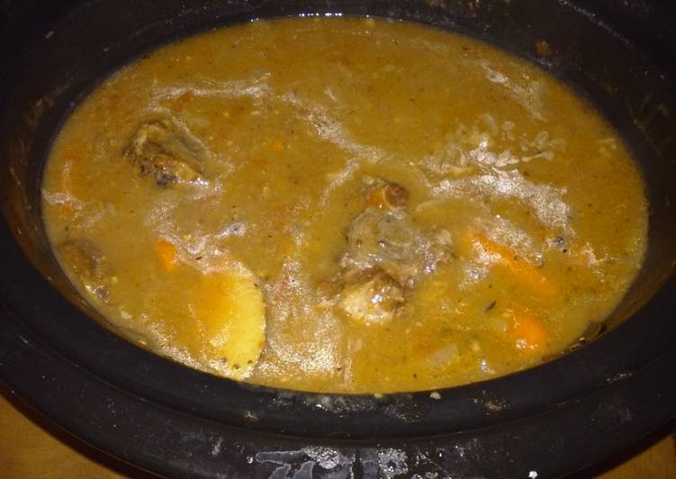 Crock pot oxtail stew