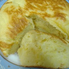 A picture of Fluffy Butter Honey Bread in a Rice Cooker.