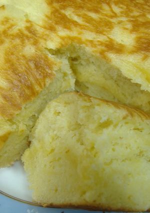 A picture of Fluffy Butter Honey Bread in a Rice Cooker.