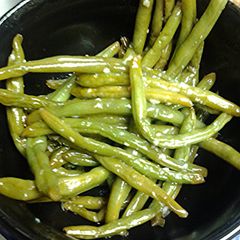 A picture of Green beans with garlic.