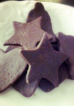 A picture of Dark chocolate plastic with gingerbread spice..