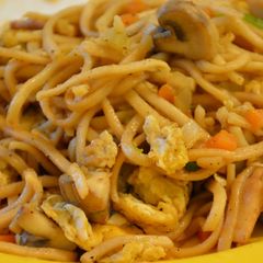A picture of Chicken Hakka Noodles.