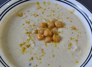 Una foto de Salsa cremosa🥙🍆 de garbanzos y berenjena tatemada🧆🌯😜