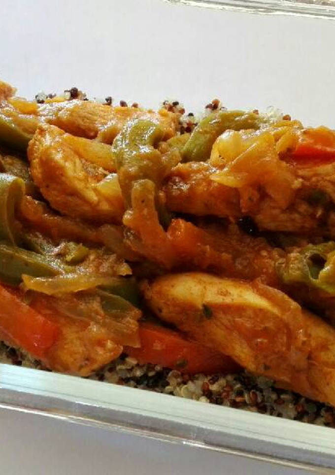 Una foto de Quinoa con Verduras y Pollo sabor fajita!