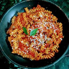 A picture of Red Sauce With Eggplant.