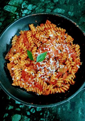 A picture of Red Sauce With Eggplant.