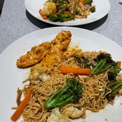 A picture of Stir fried veg and noodles.