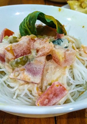 Una foto de Spaghettis de arroz con aroma mediterráneo