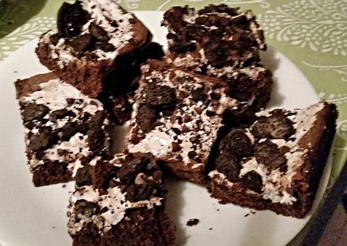 Tinklee's Gooey Brownie Oreo Bars