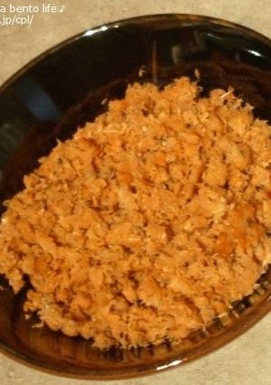 A picture of Easy-Prep Salmon Flakes Using Canned Salmon - Eat Japanese Food Wherever You Are.
