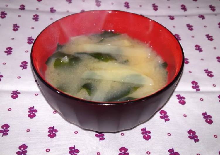 Steps to Make Quick Miso soup with thinly cut potato