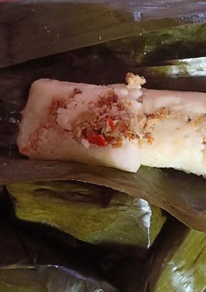 Foto resep Buras isi oncom huhah (lontong isi)