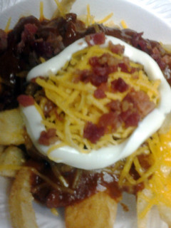 A picture of Loaded chili cheese fries.