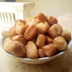 A picture of Semovita chin-chin.