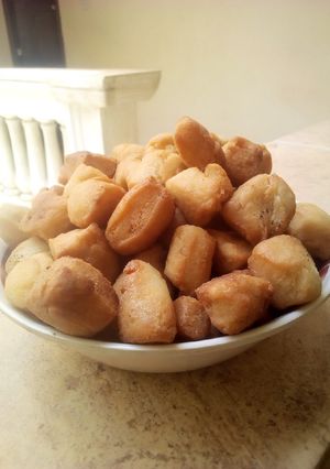 A picture of Semovita chin-chin.