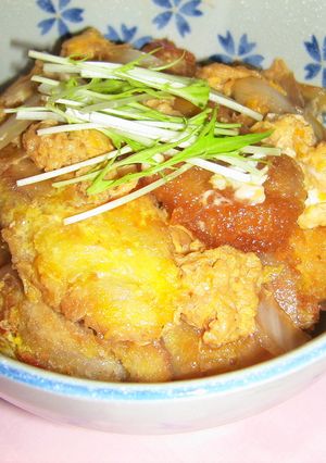 A picture of Delicious Katsudon: Perfect Sauce Blend.