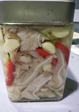 Hình của món Tai heo ngâm giấm.