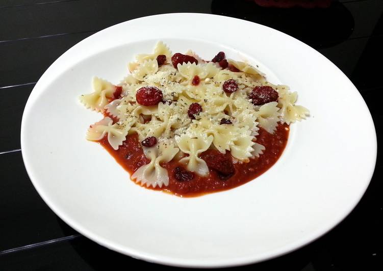 Pasta With Tomato And Cranbery Sauce