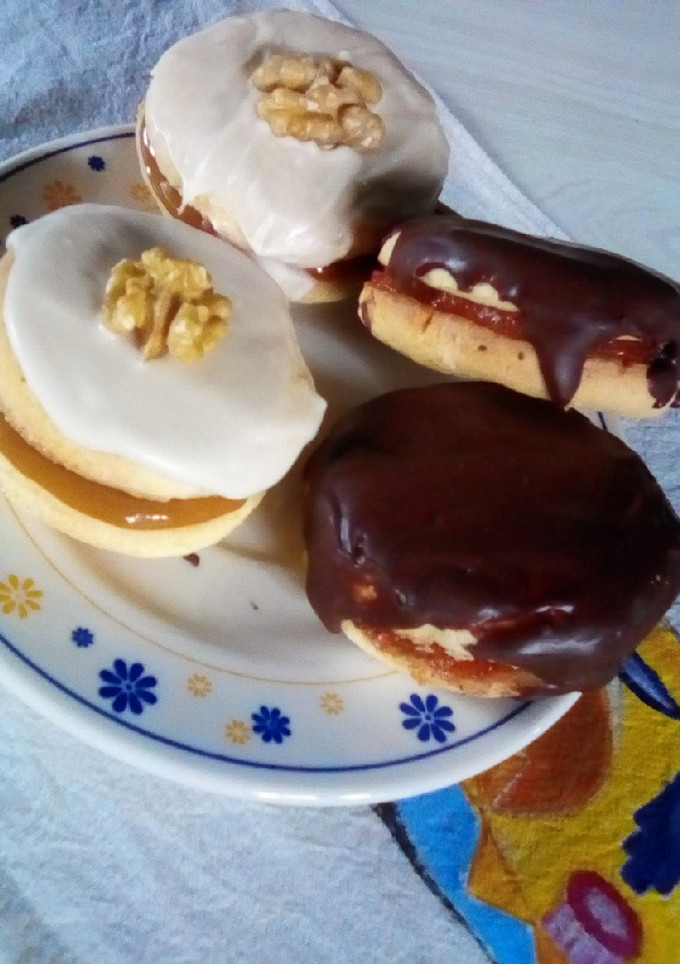 Una foto de Alfajores de naranja rellenos c/dulce 🍊♡(˃͈ દ ˂͈ ༶
