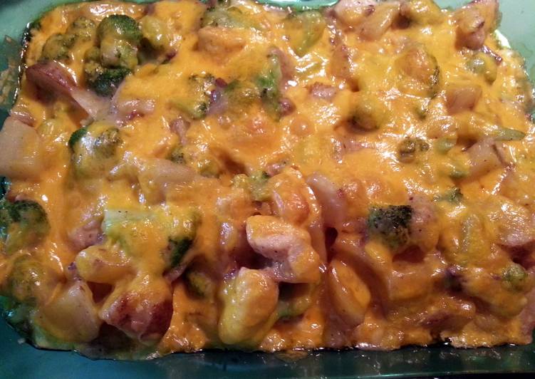 Any-night-of-the-week Cara&#39;s Cheesy Potato Broccoli Bake