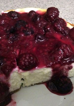 A picture of Sour Cream Cheesecake.