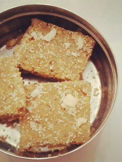 કાટલું પાક (Katlu Paak Recipe In Gujarati) રેસીપી મુખ્ય ફોટો