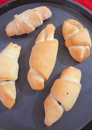 ચોકલેટ ક્રોંસોંટ (Chocolate Croissant Recipe In Gujarati) રેસીપી મુખ્ય ફોટો