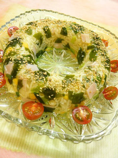 A picture of Salt Flavored Ramen Noodles in Jello.