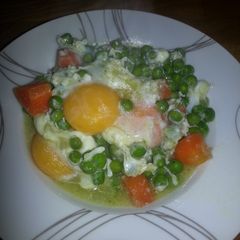 A picture of MZ - Poached egg on peas and carrots.