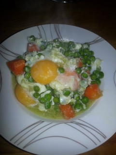 A picture of MZ - Poached egg on peas and carrots.