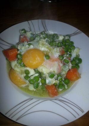 A picture of MZ - Poached egg on peas and carrots.