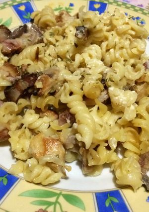 Szalonnás-csirkés tészta recept fotója