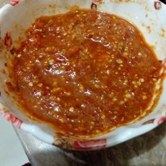 A picture of Lehsan mirch ki chutney.
