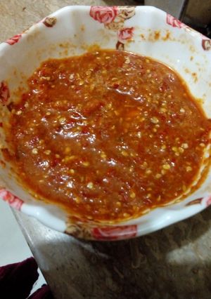 A picture of Lehsan mirch ki chutney.