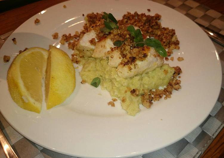 Chicken, leek puree &amp; macadamia paste