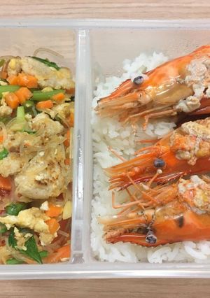 รูปของ ข้าวกล่อง ผัดวุ้นเส้นและกุ้งนึ่ง
