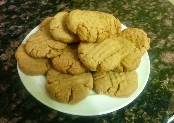 Egg Yolk Peanut Butter Cookies Recipe by rainingice - Cookpad