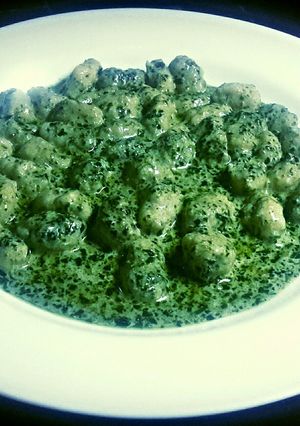 A picture of One and a half potato / gnocchi in pesto sauce.
