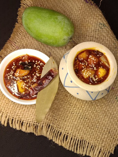 વઘારીયુ અથાણું (Vaghariyu Athanu Recipe In Gujarati) રેસીપી મુખ્ય ફોટો