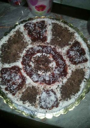 صورة لوصفة طريقة عمل ﻛﻴﻜﺔ ﻣﺰﻳﻨﺔ ﺑﺎﻟﻜﺮﻳﻤﺎ