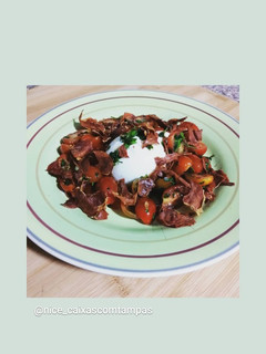 Foto de Burrata com tomate cherry e presunto crocante