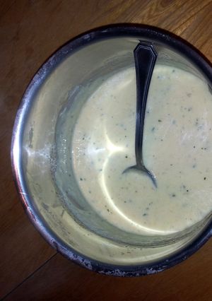 A picture of Creamy alfredo sauce.