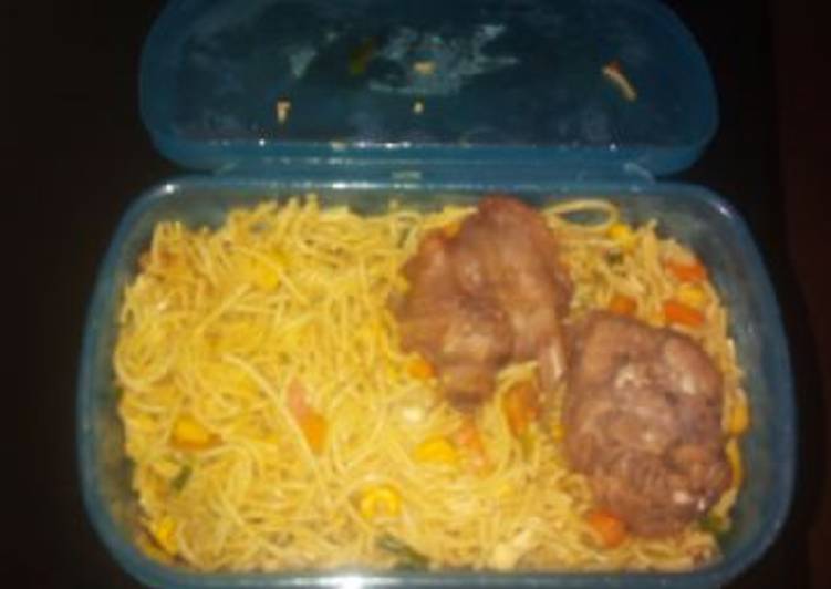 Spagetti with carrots and chicken